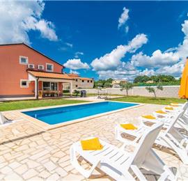 6 bedroom villa with pool near Sveti Lovrec and Poreč, sleeps 12
